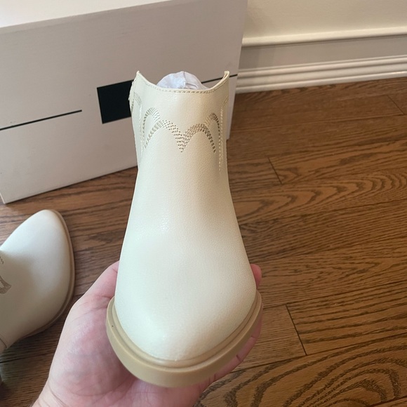 Dolce Vita Shelby Ivory Western Rodeo Bohemian Ankle Booties New in Box - Picture 8 of 13